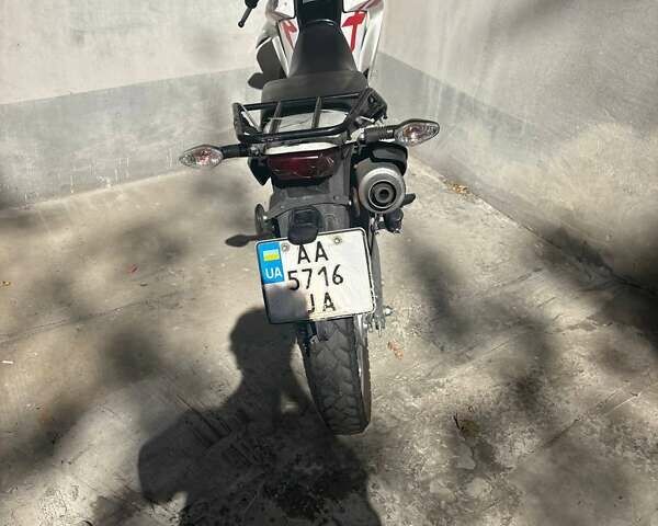 Білий Хонда XR 150L, об'ємом двигуна 0.15 л та пробігом 22 тис. км за 1937 $, фото 9 на Automoto.ua