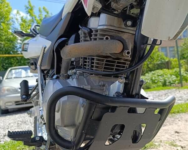 Белый Хонда XR 150L, объемом двигателя 0 л и пробегом 12 тыс. км за 2100 $, фото 4 на Automoto.ua