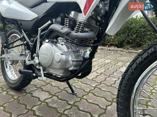 Белый Хонда XR 150L, объемом двигателя 0.15 л и пробегом 1 тыс. км за 2100 $, фото 7 на Automoto.ua