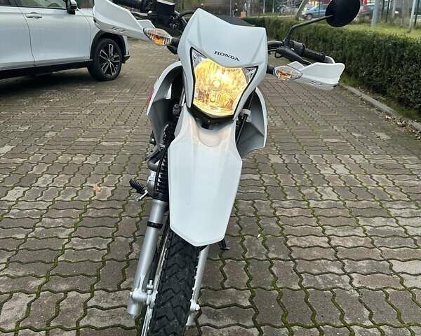 Белый Хонда XR 150L, объемом двигателя 0.15 л и пробегом 1 тыс. км за 2100 $, фото 5 на Automoto.ua