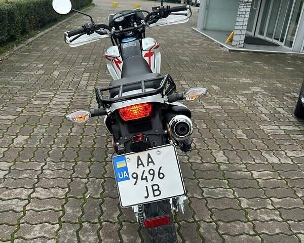 Белый Хонда XR 150L, объемом двигателя 0.15 л и пробегом 1 тыс. км за 2100 $, фото 2 на Automoto.ua