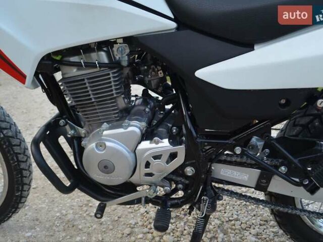 Белый Хонда XR 150L, объемом двигателя 0.15 л и пробегом 17 тыс. км за 2230 $, фото 6 на Automoto.ua
