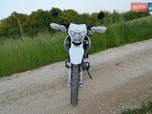 Белый Хонда XR 150L, объемом двигателя 0.15 л и пробегом 17 тыс. км за 2230 $, фото 4 на Automoto.ua
