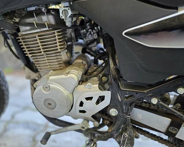 Чорний Хонда XR 150L, об'ємом двигуна 0.15 л та пробігом 3 тис. км за 2000 $, фото 3 на Automoto.ua