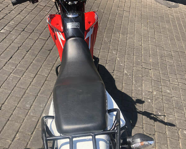 Красный Хонда XR 150L, объемом двигателя 0.15 л и пробегом 4 тыс. км за 1950 $, фото 7 на Automoto.ua
