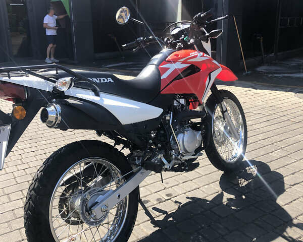 Красный Хонда XR 150L, объемом двигателя 0.15 л и пробегом 4 тыс. км за 1950 $, фото 2 на Automoto.ua