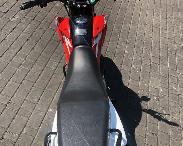 Красный Хонда XR 150L, объемом двигателя 0.15 л и пробегом 4 тыс. км за 1950 $, фото 8 на Automoto.ua