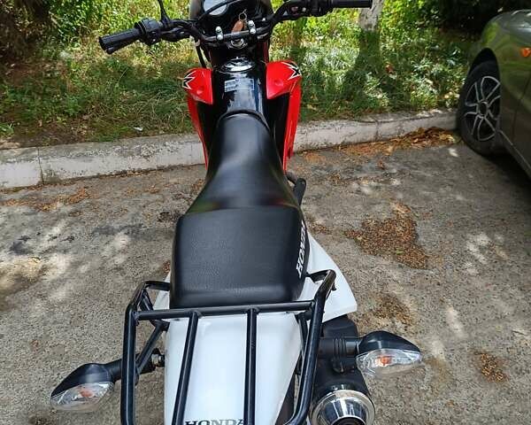 Червоний Хонда XR 150L, об'ємом двигуна 0.15 л та пробігом 6 тис. км за 2000 $, фото 2 на Automoto.ua