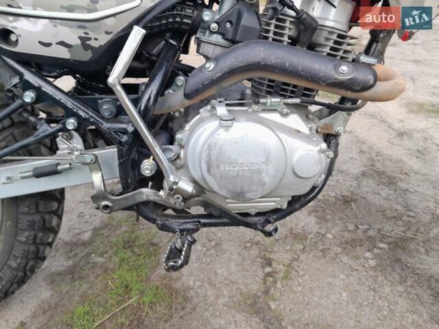 Красный Хонда XR 150L, объемом двигателя 0.15 л и пробегом 15 тыс. км за 1600 $, фото 2 на Automoto.ua