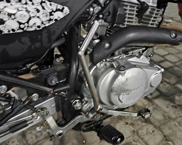 Красный Хонда XR 150L, объемом двигателя 0.15 л и пробегом 13 тыс. км за 2040 $, фото 6 на Automoto.ua