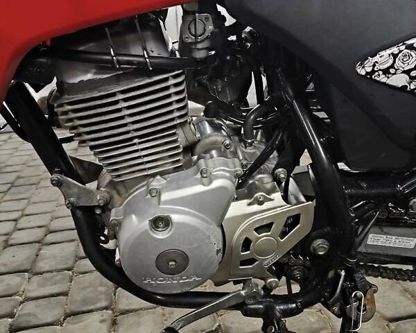 Красный Хонда XR 150L, объемом двигателя 0.15 л и пробегом 13 тыс. км за 2040 $, фото 2 на Automoto.ua