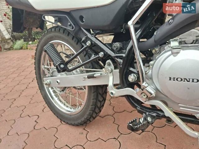 Красный Хонда XR 150L, объемом двигателя 0.15 л и пробегом 2 тыс. км за 2400 $, фото 20 на Automoto.ua