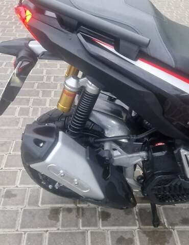 Красный Хонда ADV 150, объемом двигателя 0.15 л и пробегом 10 тыс. км за 3700 $, фото 2 на Automoto.ua