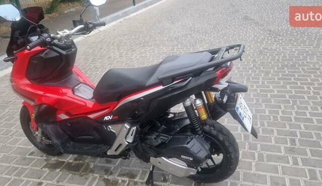 Красный Хонда ADV 150, объемом двигателя 0.15 л и пробегом 10 тыс. км за 3700 $, фото 3 на Automoto.ua