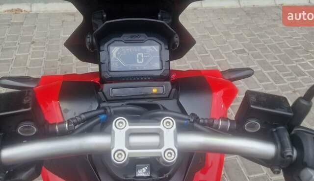 Красный Хонда ADV 150, объемом двигателя 0.15 л и пробегом 10 тыс. км за 3700 $, фото 4 на Automoto.ua