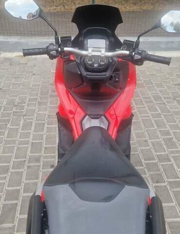 Красный Хонда ADV 150, объемом двигателя 0.15 л и пробегом 10 тыс. км за 3700 $, фото 5 на Automoto.ua