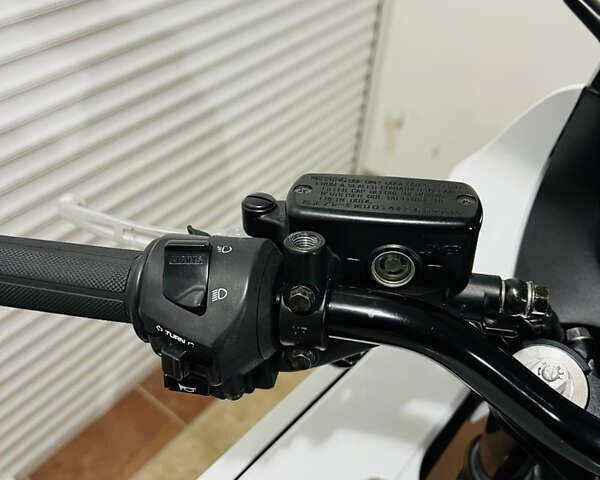 Білий Хонда CB 1300S, об'ємом двигуна 1.3 л та пробігом 38 тис. км за 7700 $, фото 27 на Automoto.ua