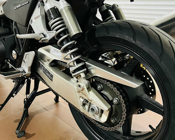 Білий Хонда CB 1300S, об'ємом двигуна 1.3 л та пробігом 38 тис. км за 7700 $, фото 21 на Automoto.ua