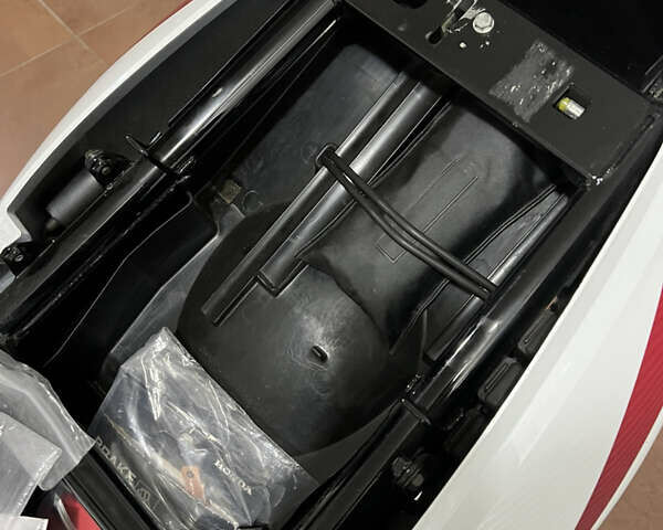 Білий Хонда CB 1300S, об'ємом двигуна 1.3 л та пробігом 38 тис. км за 7700 $, фото 12 на Automoto.ua