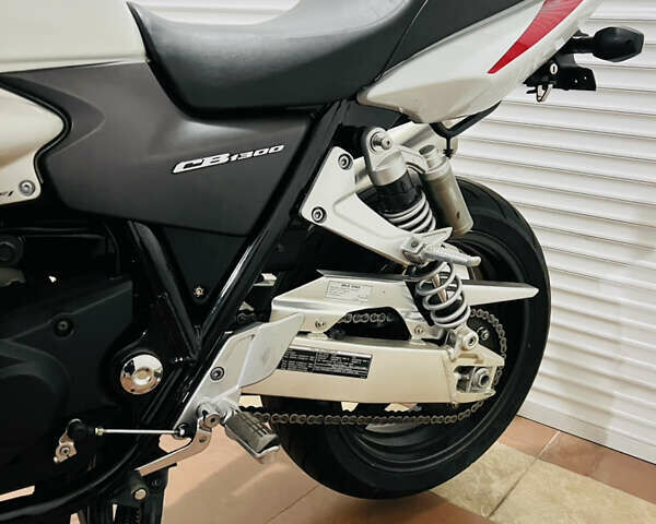Білий Хонда CB 1300S, об'ємом двигуна 1.3 л та пробігом 38 тис. км за 7700 $, фото 41 на Automoto.ua