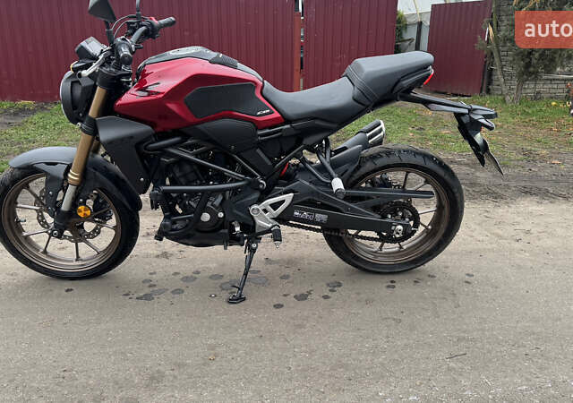 Красный Хонда CB 300R, объемом двигателя 0.3 л и пробегом 2 тыс. км за 4500 $, фото 1 на Automoto.ua