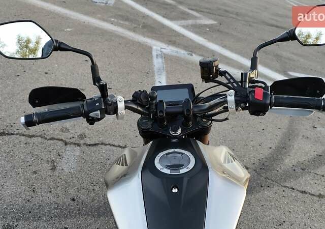 Серый Хонда CB 300R, объемом двигателя 0.29 л и пробегом 41 тыс. км за 5000 $, фото 4 на Automoto.ua