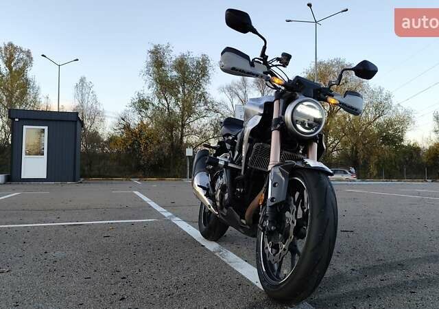 Серый Хонда CB 300R, объемом двигателя 0.29 л и пробегом 41 тыс. км за 5000 $, фото 6 на Automoto.ua