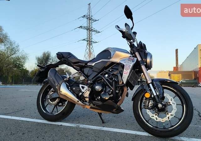 Серый Хонда CB 300R, объемом двигателя 0.29 л и пробегом 41 тыс. км за 5000 $, фото 2 на Automoto.ua