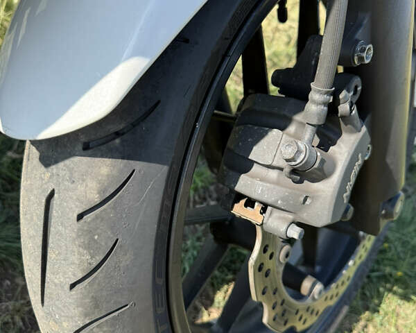 Белый Хонда CB 400F, объемом двигателя 0.4 л и пробегом 15 тыс. км за 4600 $, фото 8 на Automoto.ua