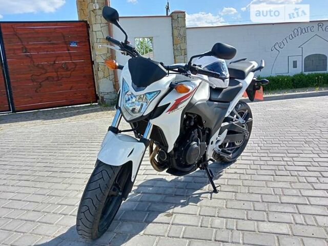 Белый Хонда CB 400F, объемом двигателя 0.4 л и пробегом 23 тыс. км за 5200 $, фото 4 на Automoto.ua