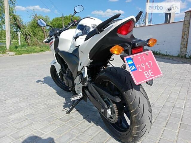 Белый Хонда CB 400F, объемом двигателя 0.4 л и пробегом 23 тыс. км за 5200 $, фото 1 на Automoto.ua