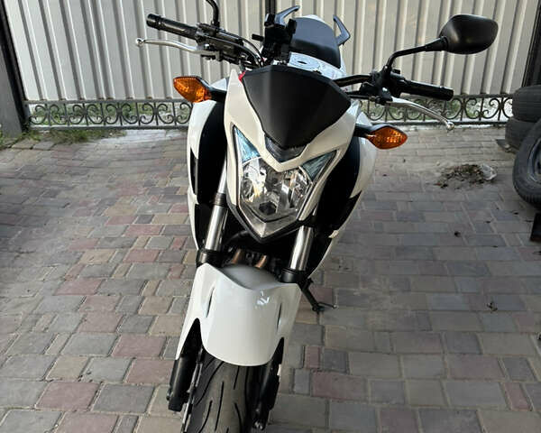 Белый Хонда CB 400F, объемом двигателя 0.4 л и пробегом 22 тыс. км за 4900 $, фото 2 на Automoto.ua