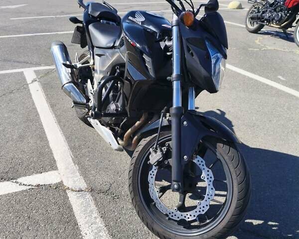 Черный Хонда CB 400F, объемом двигателя 0.4 л и пробегом 25 тыс. км за 5000 $, фото 7 на Automoto.ua