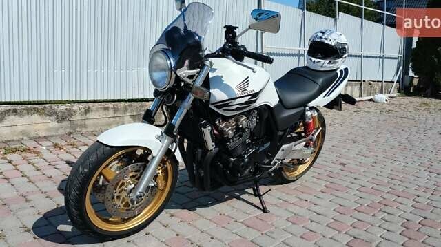 Белый Хонда CB 400SF, объемом двигателя 0.4 л и пробегом 40 тыс. км за 2500 $, фото 1 на Automoto.ua