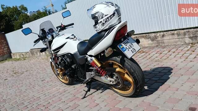 Белый Хонда CB 400SF, объемом двигателя 0.4 л и пробегом 40 тыс. км за 2500 $, фото 5 на Automoto.ua