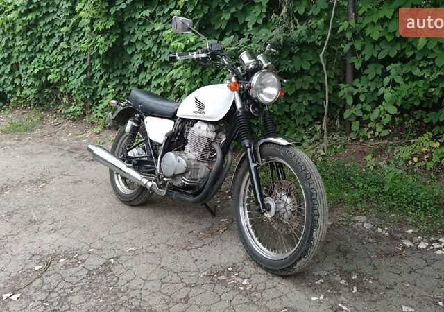 Белый Хонда CB 400SF, объемом двигателя 0.4 л и пробегом 19 тыс. км за 3300 $, фото 5 на Automoto.ua