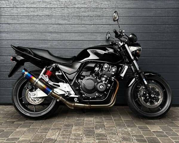 Черный Хонда CB 400SF, объемом двигателя 0.4 л и пробегом 12 тыс. км за 7500 $, фото 1 на Automoto.ua