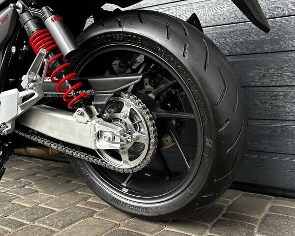 Черный Хонда CB 400SF, объемом двигателя 0.4 л и пробегом 12 тыс. км за 7500 $, фото 9 на Automoto.ua