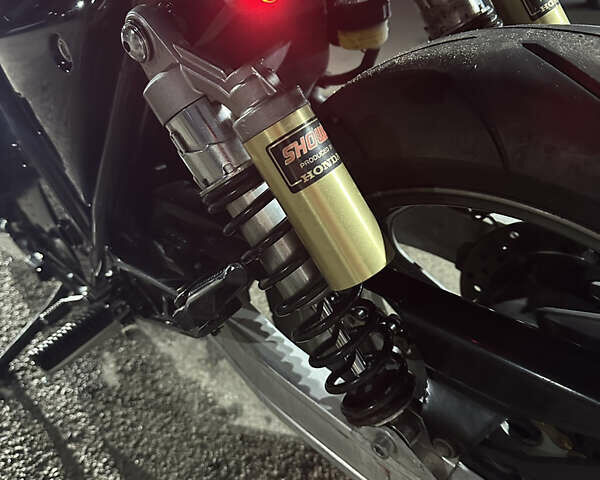 Черный Хонда CB 400SF, объемом двигателя 0.4 л и пробегом 40 тыс. км за 3000 $, фото 9 на Automoto.ua