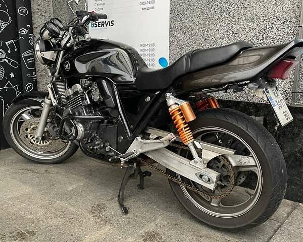 Хонда CB 400SF 1995 в Киеве на Automoto.ua Черный Хонда CB 400SF, объемом двигателя 0.4 л и пробегом 62 тыс. км за 2400 $, фото 2 на Automoto.ua