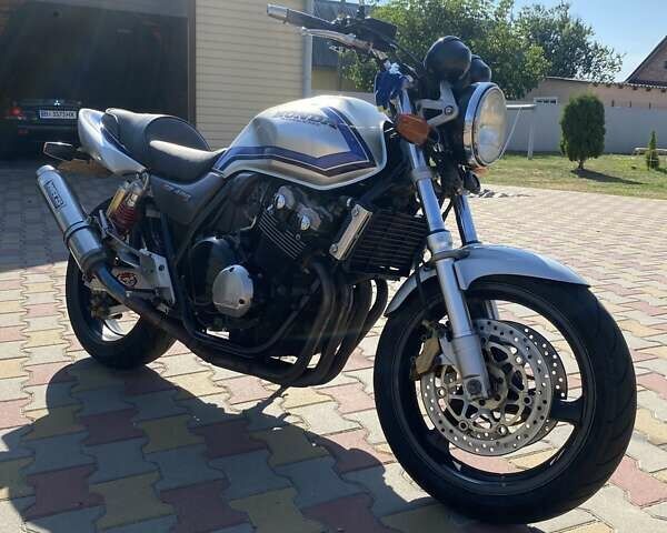 Серый Хонда CB 400SF, объемом двигателя 0.4 л и пробегом 72 тыс. км за 3200 $, фото 2 на Automoto.ua