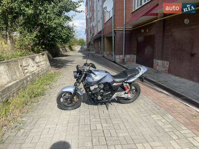 Серый Хонда CB 400SF, объемом двигателя 0.4 л и пробегом 46 тыс. км за 3550 $, фото 2 на Automoto.ua
