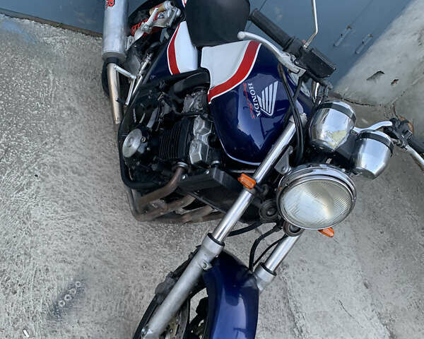 Хонда CB 400SF 1998 у Чернівцях на Automoto.ua Синій Хонда CB 400SF, об'ємом двигуна 0.4 л та пробігом 30 тис. км за 2600 $, фото 3 на Automoto.ua