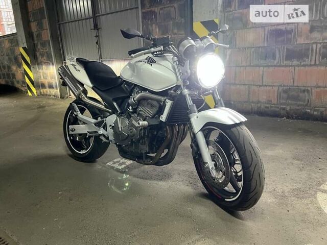 Белый Хонда CB 600F Hornet, объемом двигателя 0.6 л и пробегом 53 тыс. км за 4500 $, фото 3 на Automoto.ua