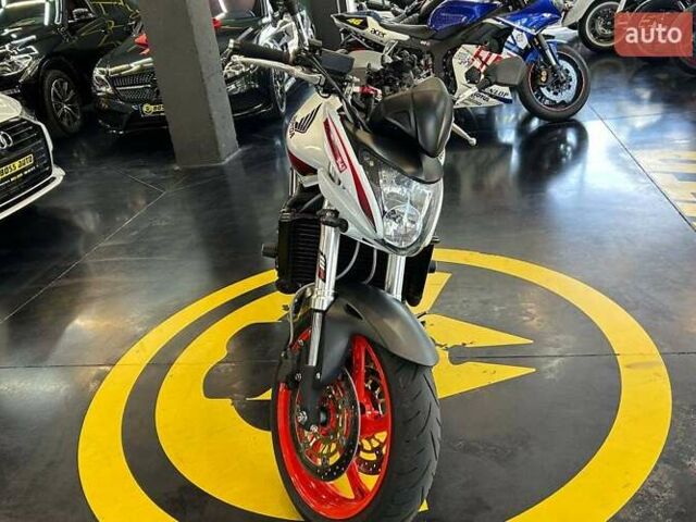 Білий Хонда CB 600F Hornet, об'ємом двигуна 0.6 л та пробігом 29 тис. км за 6800 $, фото 1 на Automoto.ua