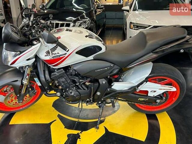 Білий Хонда CB 600F Hornet, об'ємом двигуна 0.6 л та пробігом 29 тис. км за 6800 $, фото 3 на Automoto.ua
