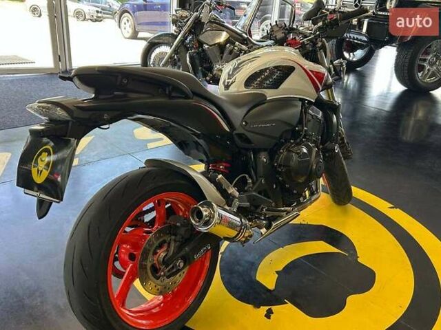 Білий Хонда CB 600F Hornet, об'ємом двигуна 0.6 л та пробігом 29 тис. км за 6800 $, фото 6 на Automoto.ua