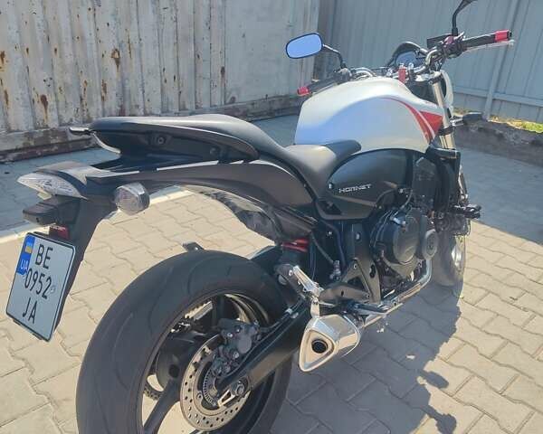 Белый Хонда CB 600F Hornet, объемом двигателя 0.6 л и пробегом 29 тыс. км за 6000 $, фото 6 на Automoto.ua
