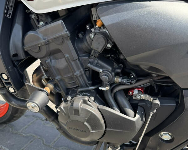 Білий Хонда CB 600F Hornet, об'ємом двигуна 0.6 л та пробігом 30 тис. км за 6300 $, фото 8 на Automoto.ua