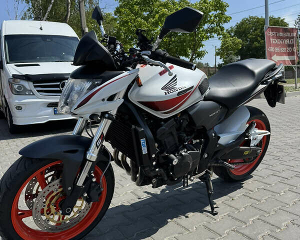 Білий Хонда CB 600F Hornet, об'ємом двигуна 0.6 л та пробігом 30 тис. км за 6300 $, фото 1 на Automoto.ua